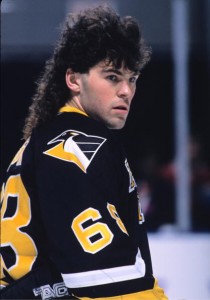 CIRCA 1995: Left wing Jaromir Jagr of the Pittsburgh Penguins in 1995.  (Photo by Al Messerschmidt/Getty Images)